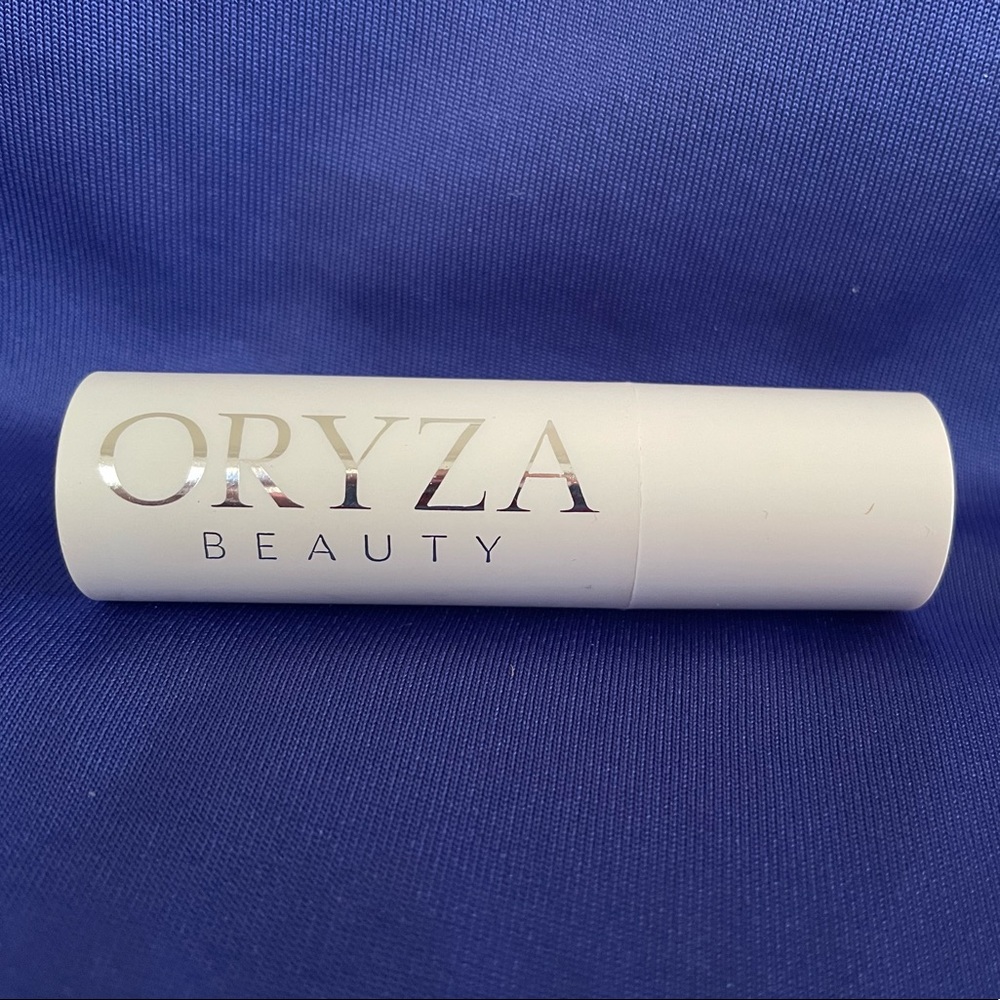 ORYZA lipstick in Opus shade